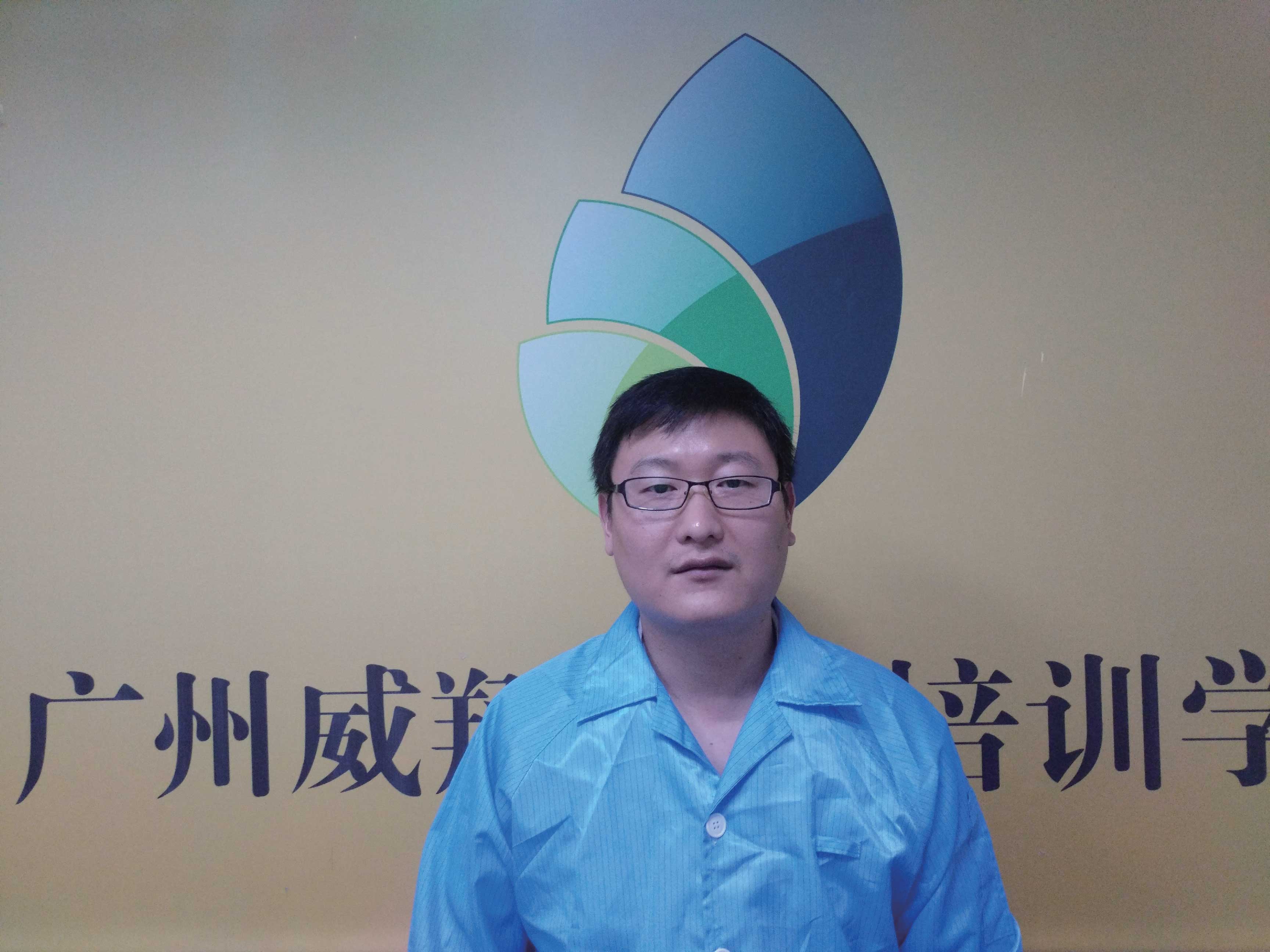 黃老師.jpg 黃老師.jpg